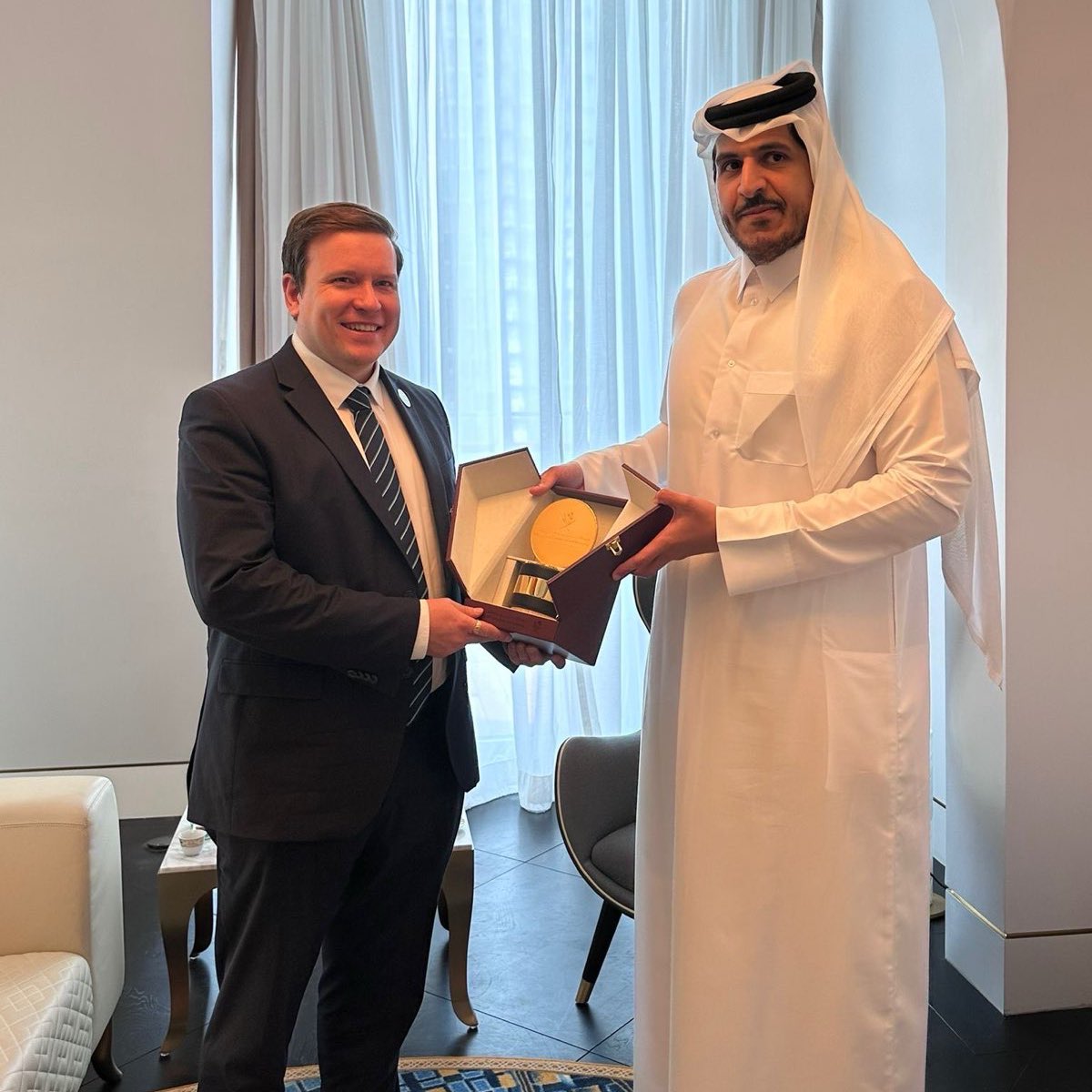 Excellent meeting between Minister @VilleTavio and Qatar’s Minister of Commerce today in Doha. This year Finland and Qatar celebrate 50 years of diplomatic relations. Great potential to expand trade and investments between our countries. 🇫🇮🇶🇦