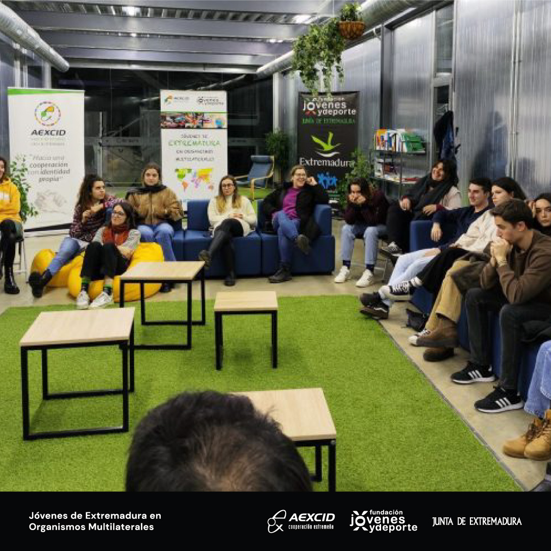 🟩⬜️⬛️ El Programa de Jóvenes de #Extremadura en Organismos Multilaterales sigue su marcha. 👩‍🏫 Más de 100 personas #jóvenes de #Extremadura formadas 🛫 36 becas profesionales @Junta_Ex @presidenciaEXT #CooperacionExtremeña