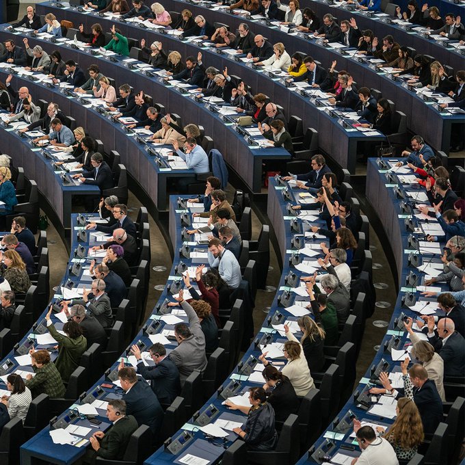 Європарламент пообіцяв допомагати Україні після початку вторгення Росії. Це включало Механізм підтримки, що складається з 50 млрд євро кредитів і грантів до кінця 2027 року. Більше про досягнення цієї каденції Європарламенту (EN) 👇 europa.eu/!4VRYvb