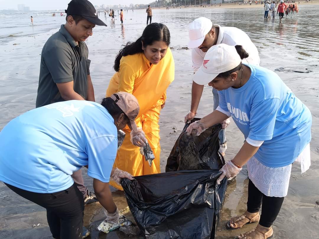 Mother’s Day was uniquely celebrated by #AYUDHMumbai, Western Suburbs with a beach clean-up at Juhu Beach, Mumbai. Let's cherish and protect our first mother, Mother Nature, with every action we take. #AYUDH #AYUDHIndia #Mothersday #love #serve #nature #environment