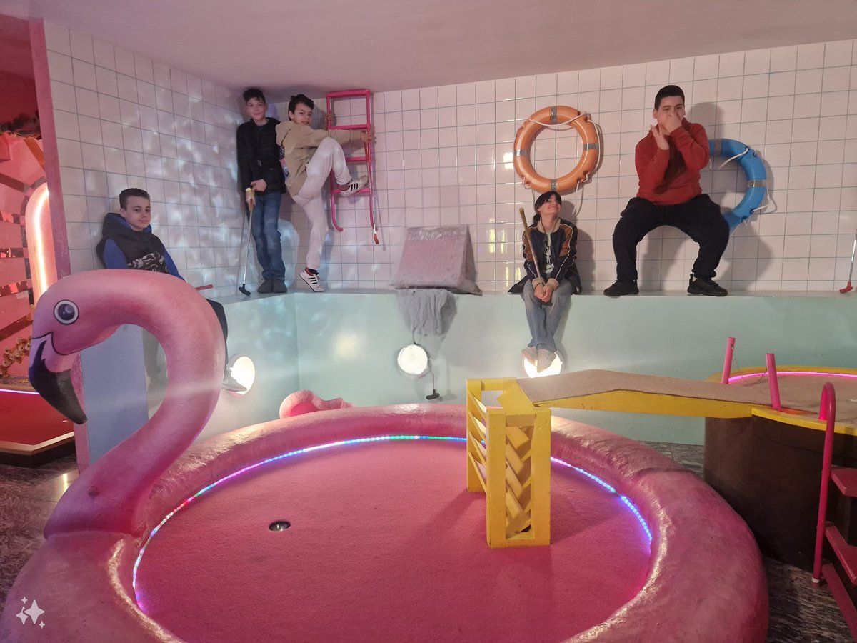 Quelques photos de la sortie au mini-golf organisée par l’APES 75 pour les ados.
Classement : 1er Lucas, 2e Noaz, 3e Kim, 4e Vlaus. On a pu avoir un petit cadeau (lapin en chocolat de Pâques).