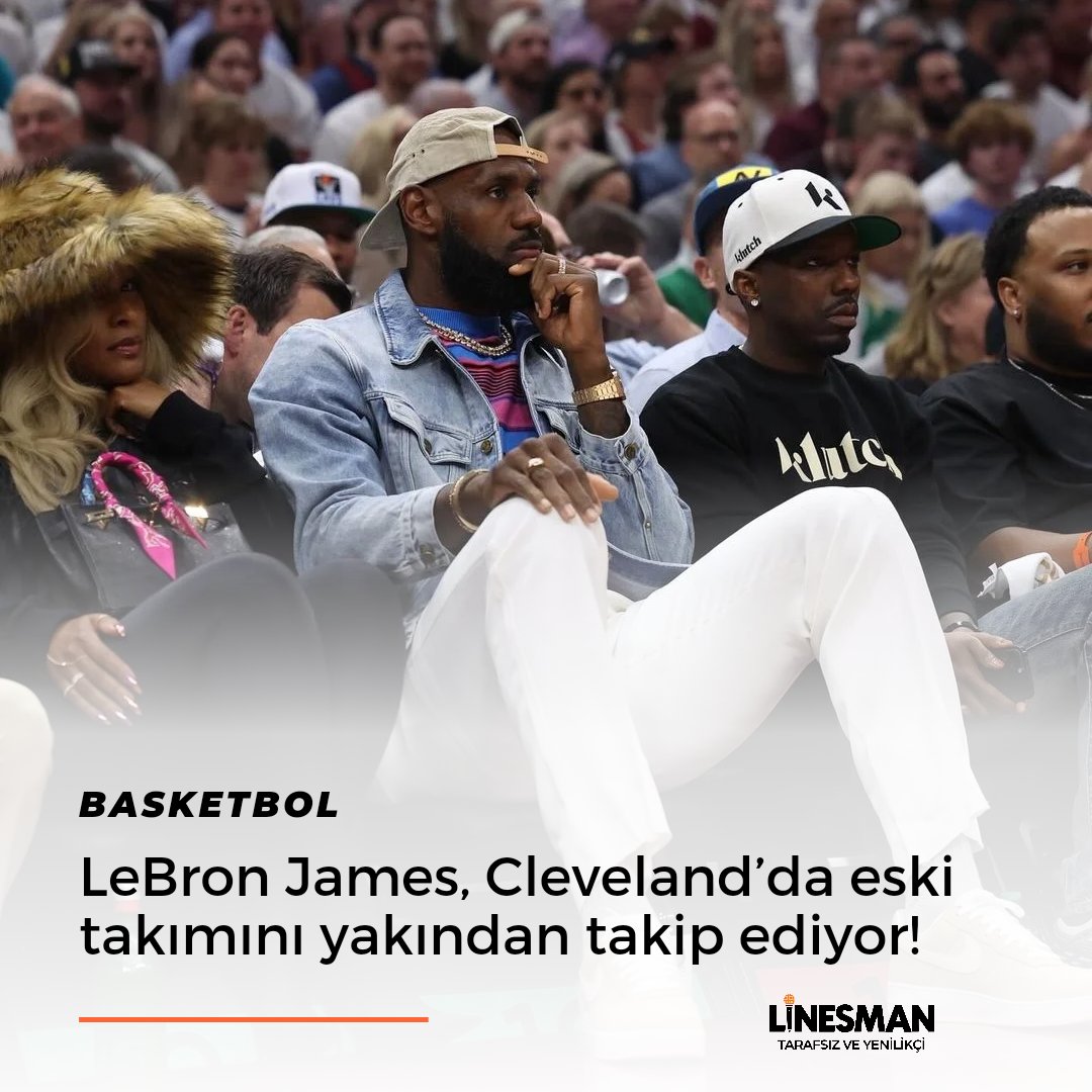 📍 Los Angeles Lakers forması giymesine rağmen bir Cleveland Cavaliers efsanesi olan LeBron James, play-off karşılaşmalarında takımını destekliyor!

#NBAPlayoffs • #LeBronJames