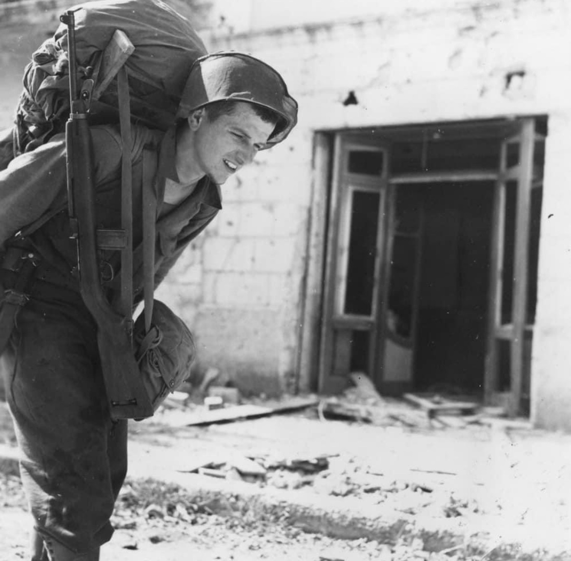 In May of 1945, Pvt. Joseph Zbin of the 85th Infantry Division Carrie’s a 90 pound load of mortar ammo through the town of Scauri, Italy. 🪖