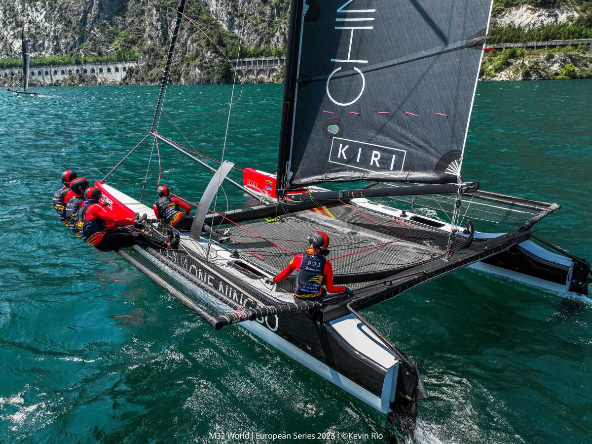 🏆🌊The #ChinaOneNingbo #sailing team clinched the title at the recent M32 European Series opener in Italy! This win is a major milestone with Olympic champ Xu Lijia as their first female helmsman and key roles for Chinese athletes Liu Ming and Zheng Yi. #NingboFocus #NingboPride