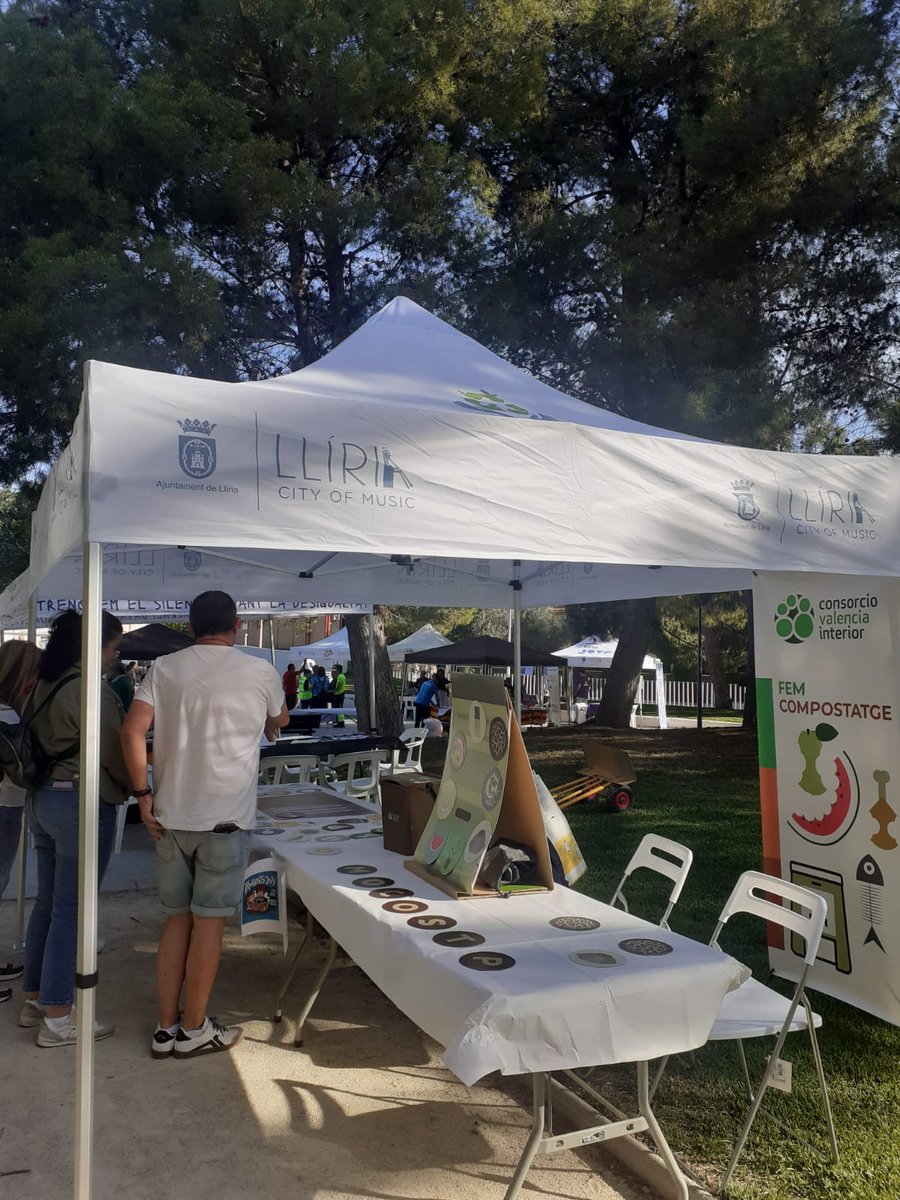 🟢 El viernes pasado estuvimos en la 2ª edición de Trobades en valencià, en el municipio de Líria. Preparamos un taller de gestión de residuos para concienciar a los más jóvenes de la importancia de reducir y reciclar. ¡Fue todo un placer! 💚