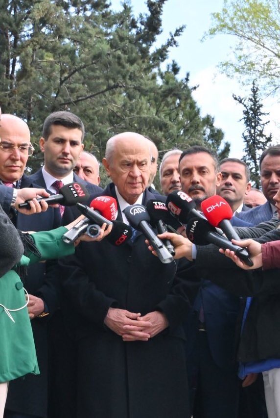 Bugünlerde iç işgal cephesinde toplanıp aynı zamanda emniyet ve yargı içine yuvalanmış soysuz ve kripto çetelerin yeniden Türkiye üzerinden hesap yaptığı görülmektedir. Bu kan içen vampirlerin aklını başına alması, etrafımızda iftira ve ihanet duvarı örmeye kalkışmalarının ağır