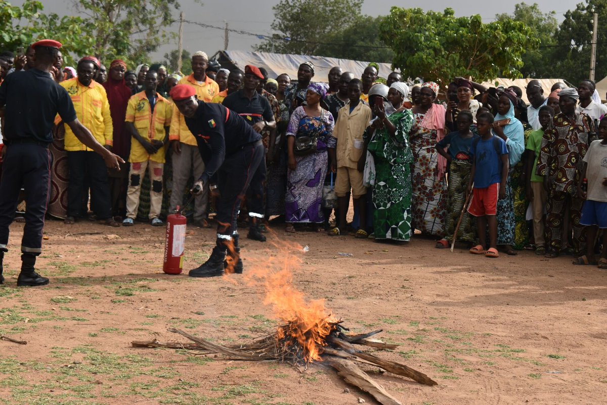 Avec l'appui de @gouvbenin, des Pays-Bas 🇳🇱 et du PNUD, des Journées de cohésion sociale organisées ds 16 communes du Nord 🇧🇯 pour rapprocher les populations civiles, élus locaux, Forces de défense et de sécurité, promouvoir le vivre ensemble & faire front aux menaces terroristes