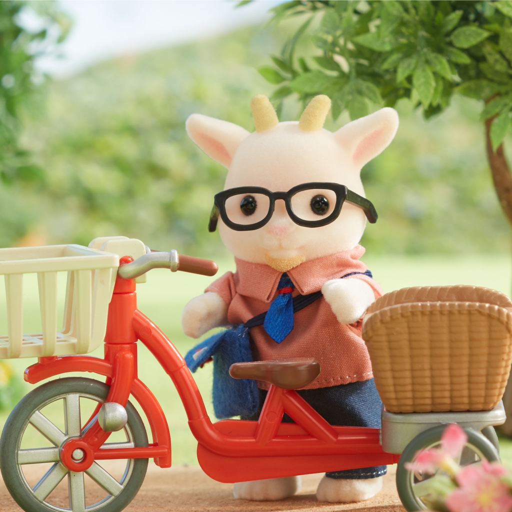 Billy is getting ready for another busy day of delivering parcels and letters to the villagers. 📦💌 How many parcels do you think he’ll deliver today? 📦 #post #postman #fun #letters #parcels #sylvanianfamilies #sylvanianfamily #sylvanian