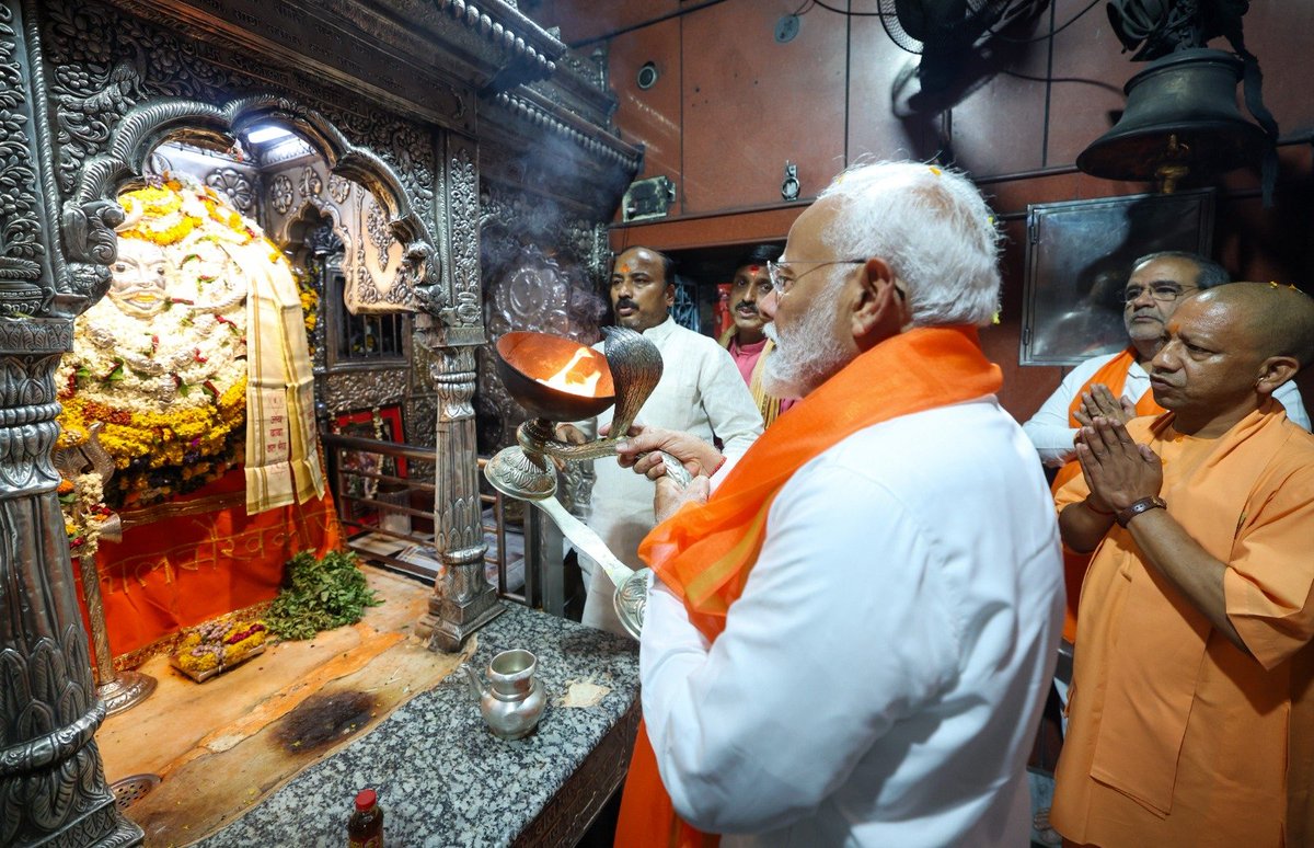 'काशी के कोतवाल' श्री काल भैरव जी के मंदिर में दर्शन-पूजन का सौभाग्य मिला। उनके आशीर्वाद से देशभर के मेरे परिवारजनों का जीवन मंगलमय हो, यही कामना है।