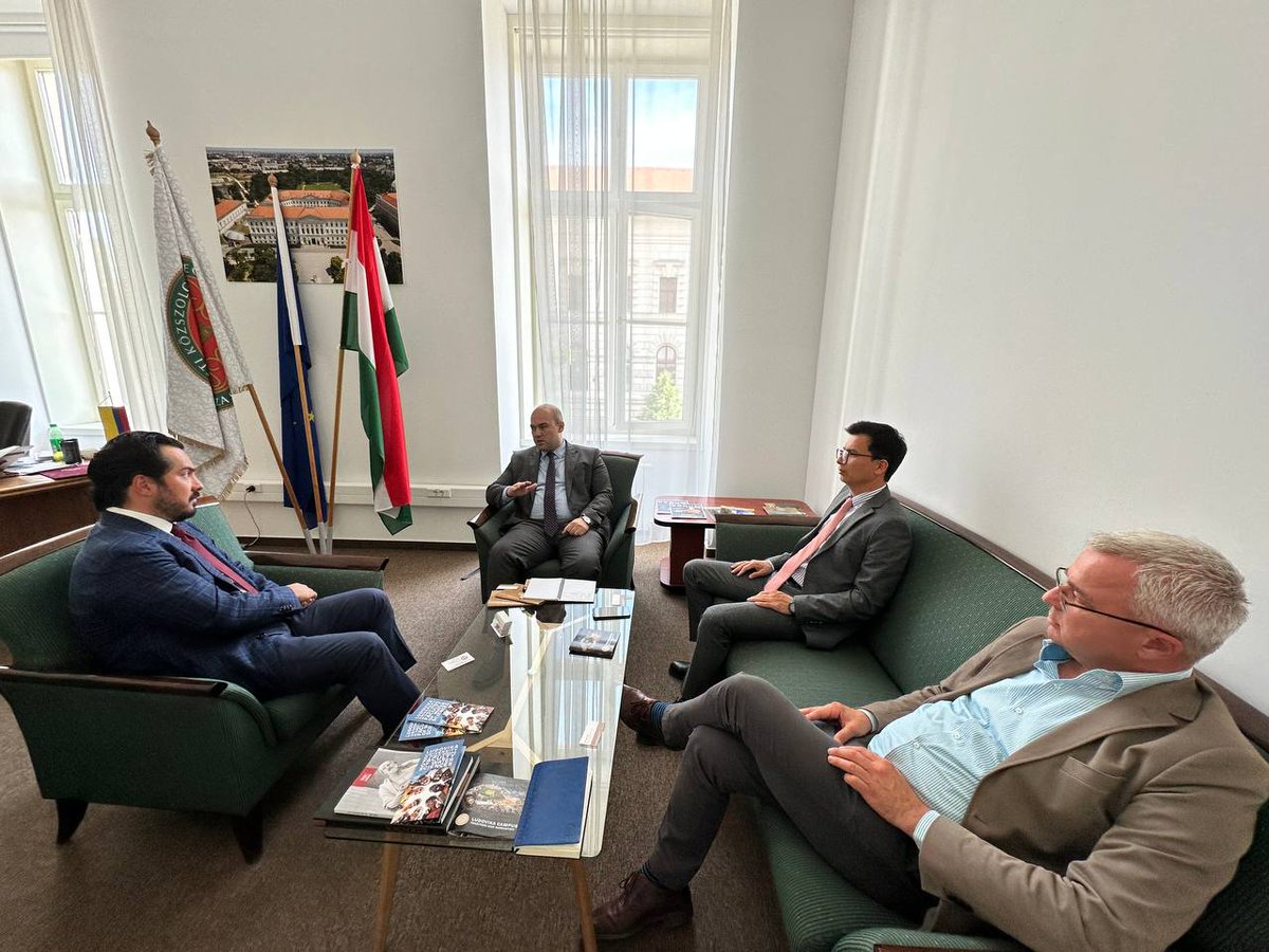 UzbEmbHungary's tweet photo. 🇺🇿 🤝🇭🇺 
On 13 May 2024 a delegation of #Uzbekistan led by Akram Umarov, First Vice-Rector of the University of World Economy and Diplomacy #UMED, met with the Vice-Rector for International Relations of the University of Ludovika Pierre Pigozzi.

👉https://t.co/Upq0PHQYAs https://t.co/n2uCPWmkB1