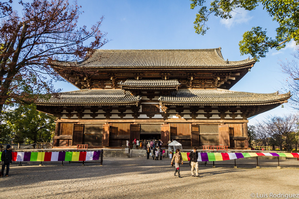 Japonismo's tweet photo. Situado al sur de la estación de Kioto, el templo Toji tiene una de las imágenes más icónicas de Kioto: su maravillosa pagoda de cinco pisos. Te contamos qué no debes perderte en una visita al templo (especialmente recomendado en primavera y otoño): https://t.co/erQaNaHXAi https://t.co/nEIOjaJ2rw