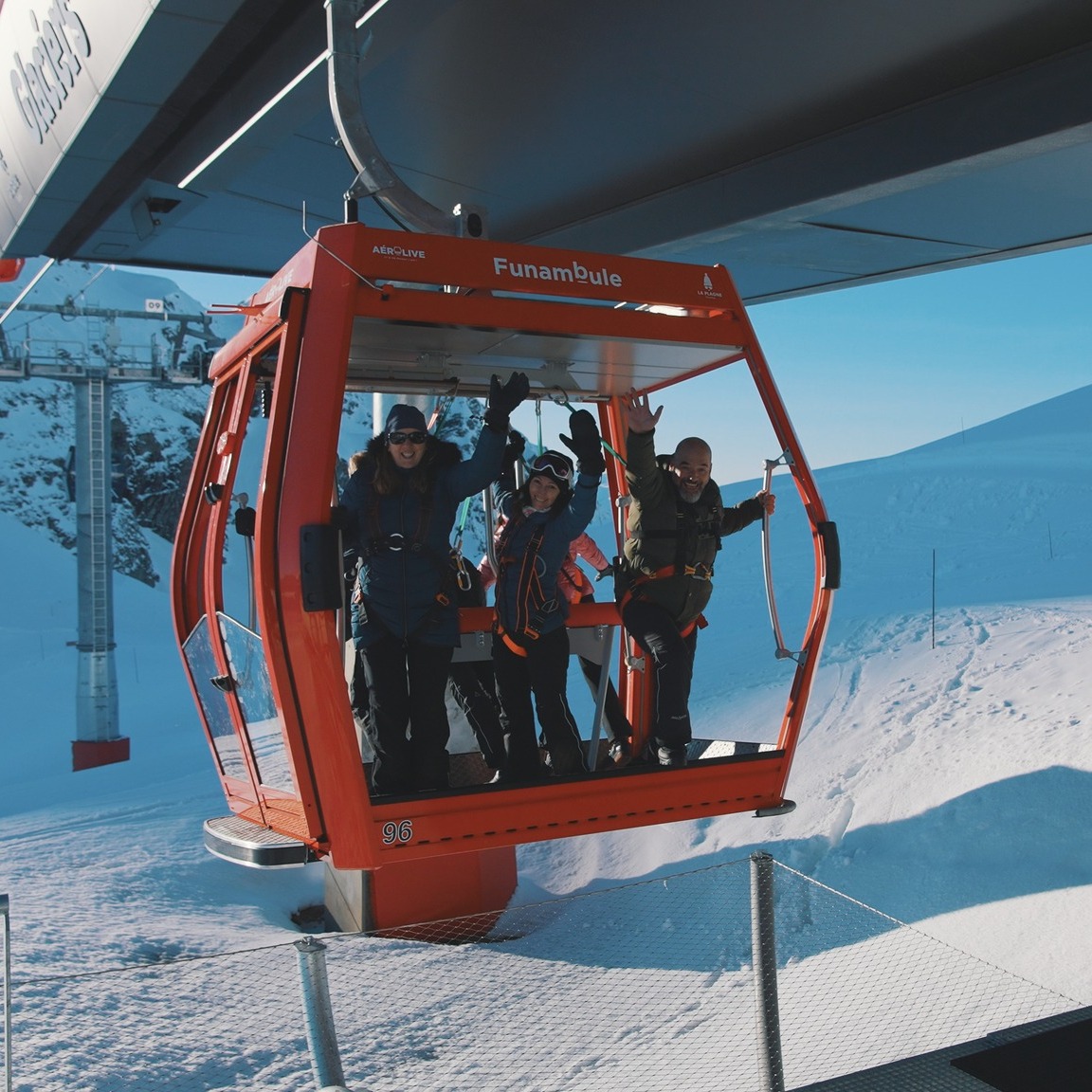 Chaletline's tweet photo. ' @LaPlagne is opening a unique open-air gondola https://t.co/4AFnwr2mhB https://t.co/nN4aS3AMj8