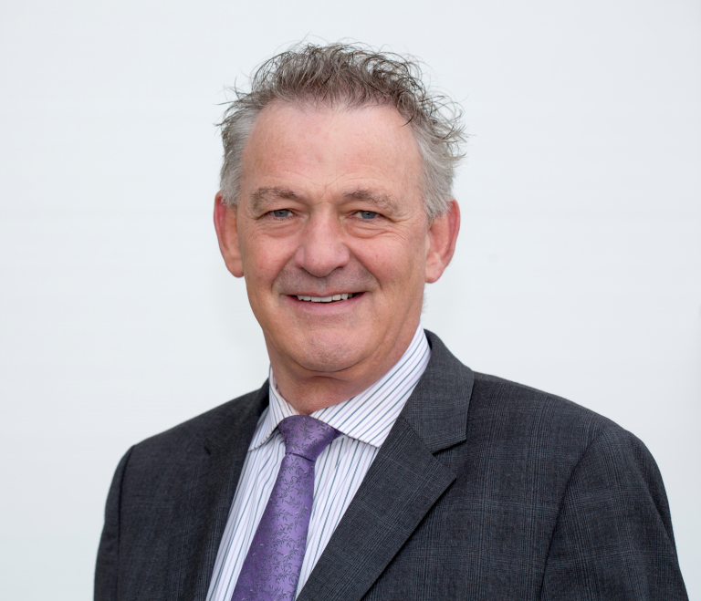 MEP candidate Peter Casey joins the #ninetilnoonshow about immigration. Peter believes in no passport=no entry. Immigrants who contribute to society are welcome. 'I'm not in favour of people trying to change our whole culture. I quite like our culture in Ireland.'#highlandradio