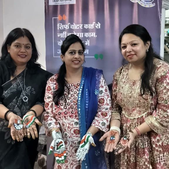 Mehendi activity organised under SVEEP programme on theme Voting Awareness under jurisdiction of AC-13, Rohini @CeodelhiOffice @ECISVEEP #DeshkaGarv #ChunavKaParv