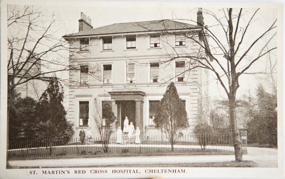 CLCArchive's tweet image. College laboratories prepared anaesthetics for the Royal Society War Committee and the Red Cross VAD hospital, St Martin’s, was run in a former boarding house and staffed mainly by students and staff. Alumnae also raised funds to purchase a mobile X-ray unit.
#RedCrossWeek #WW1