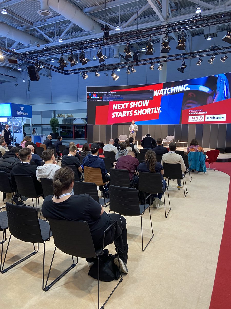 Our joint #ErUM stand with @belle2germany and LHC at this year‘s @hannover_messe was once again a crowd-puller. Have a look at our review ➡️ erumdatahub.de/blog/2024/05/1… 

#bigdata #hm24 #data #hannovermesse #physics