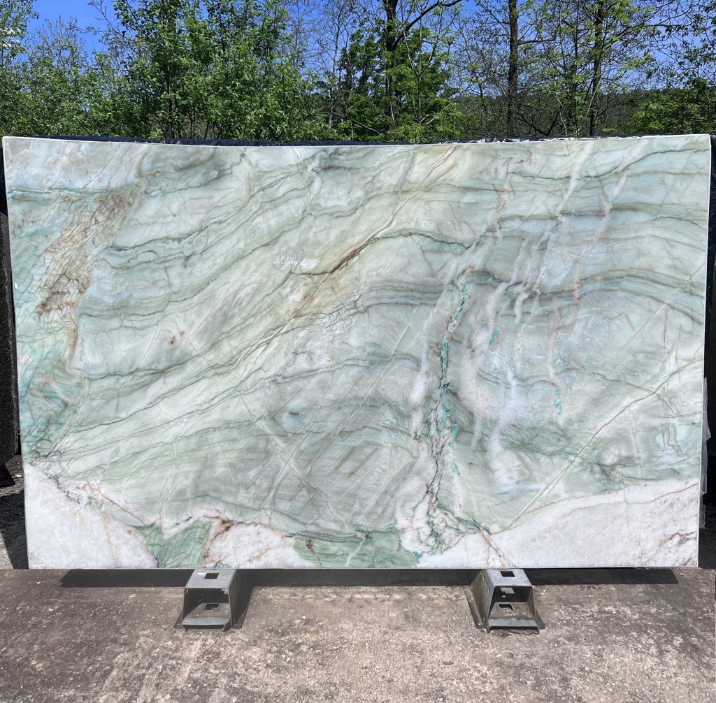 Look at this beauty!👏🏼 Alexandrita Quartzite, now available at our Matlock Showroom, this captivating quartzite boasts a sleek 30mm thickness and expansive dimensions of 3.24m x 2.00m💚

📞01629 700 490
📧sales@pisani.co.uk