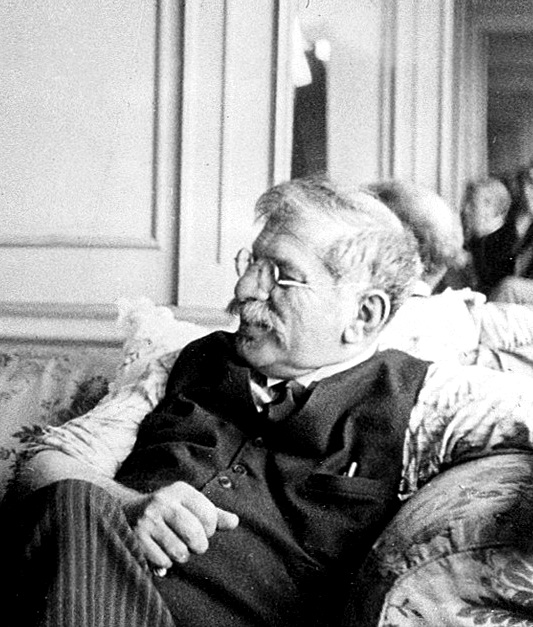 Today marks the b-day of a German sexologist and LGBTQ+ activist Magnus Hirschfeld (b. 14 May 1868). He laid the foundations for contemporary understandings of human sexuality and was the first to organize a scientific survey of queer people. More on his legacy 👇 #ScienceHistory