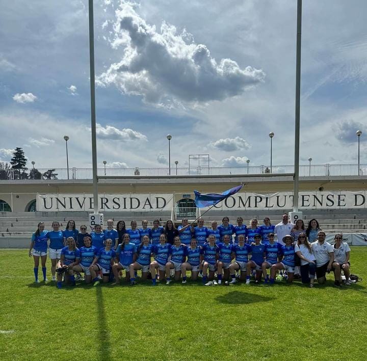 TRIPLE TRIUNFO AZUL-AZUL👏 Si hay un club 🇪🇸 que fue el gran triunfador de este último finde, se trata del @Cisneros_Rugby 🏆Campeones de Liga KPMG Emerging (M23) 🏅Ascenso a DHB - Grupo C 🎖Clasificadas para la final de Ascenso a @DHIberdrola ¡¡Enhorabuena!! #RugbyMadrid