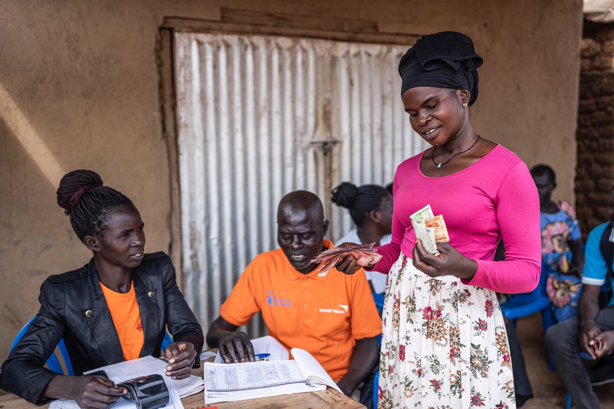 The #EU 🇪🇺 is one of @WFP's main partners providing cash transfers to over 850,000 refugees in #Uganda. Nyamar, a South Sudanese refugee in Uganda, uses her cash to buy food and invest in small businesses so she can support her family.