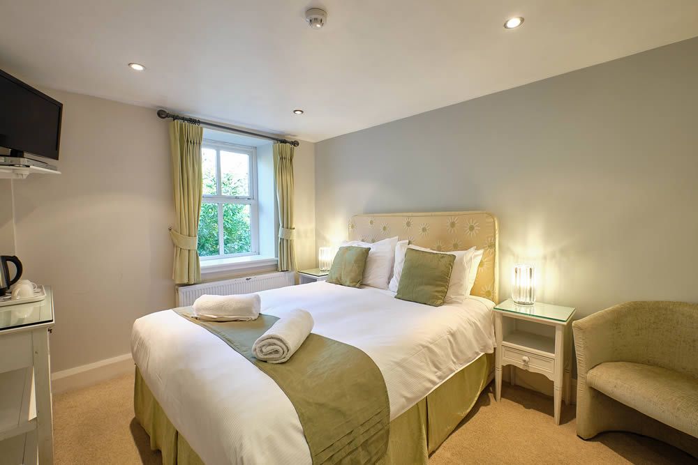 🏡 Indulge in luxury at Grassington Lodge with a range of beautifully furnished bedrooms, each equipped with top-notch facilities for your comfort. thebandbdirectory.co.uk/890 #NorthYorkshire #Escape #Relax #Luxurious #AdultOnly #Couples #WarmWelcome #Grassington @GrassingtonLodg