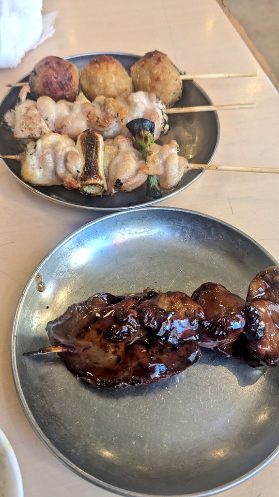 白レバーとお任せ3本も来たぜ 