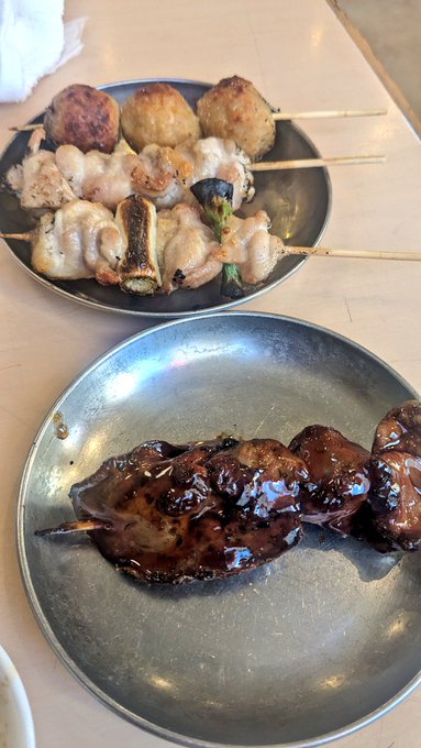 白レバーとお任せ3本も来たぜ 