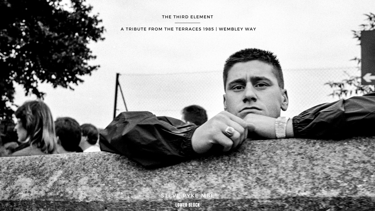 ENGLAND FAN, WEMBLEY WAY, 1985 | Taken from latest @LowerBlock photo edition - THE THIRD ELEMENT > A Tribute from the Terraces 1985 by Steve Pyke MBE. 

lowerblock.com/product/the-th… #wembley #footballculture
