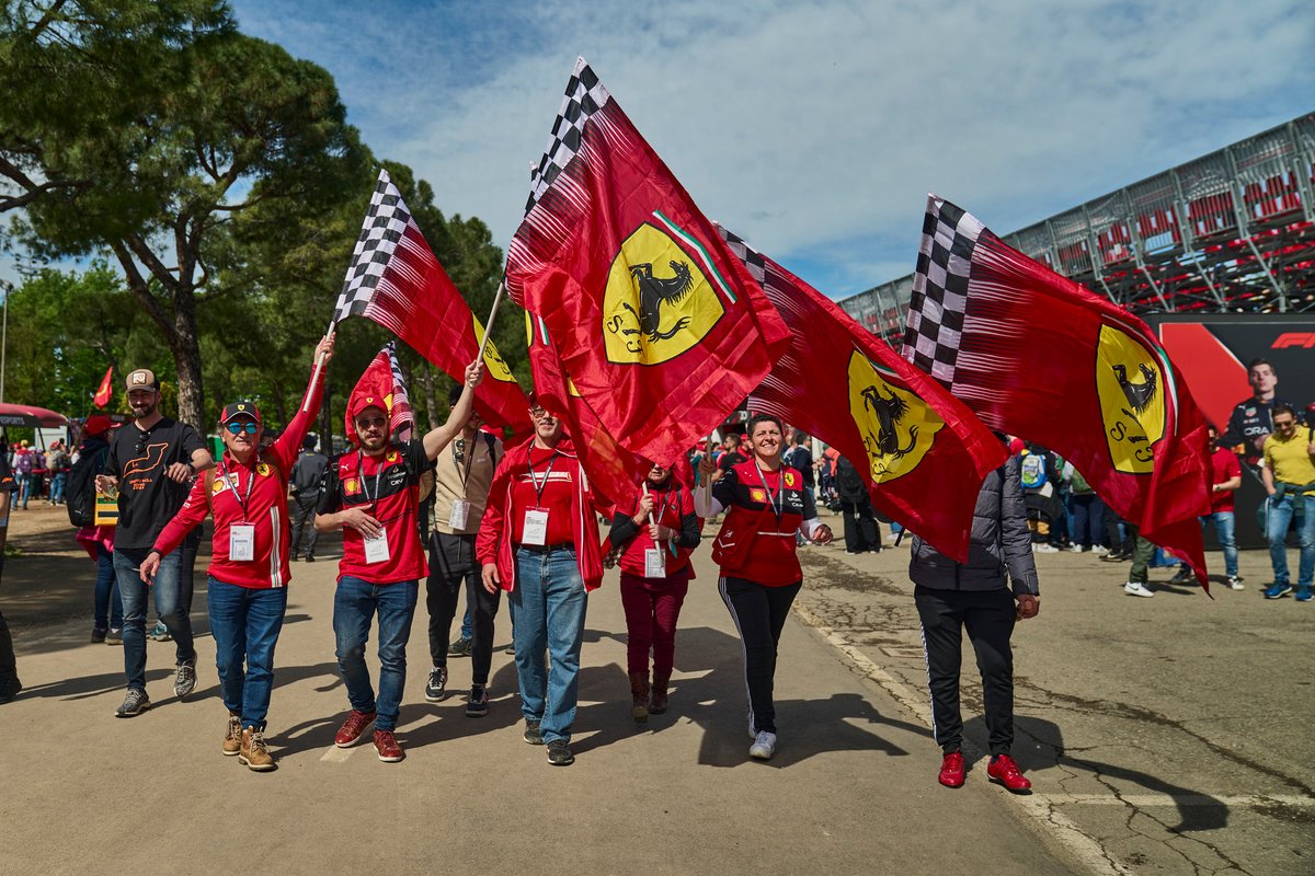 A sea of 𝗥𝗘𝗗 in Imola ❤️