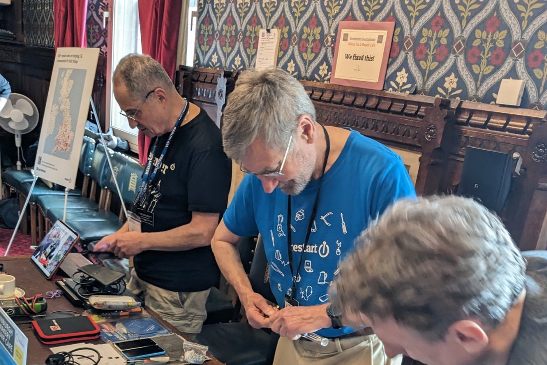 Our Share and Repair Network was proud to represent its membership and the Scottish share and repair movement in Westminster for the first ever ‘Parliamentary Repair Cafe’ 🛠️🤩

Learn more about the event and our part in the UK wide repair movement here: tinyurl.com/5n85fr82