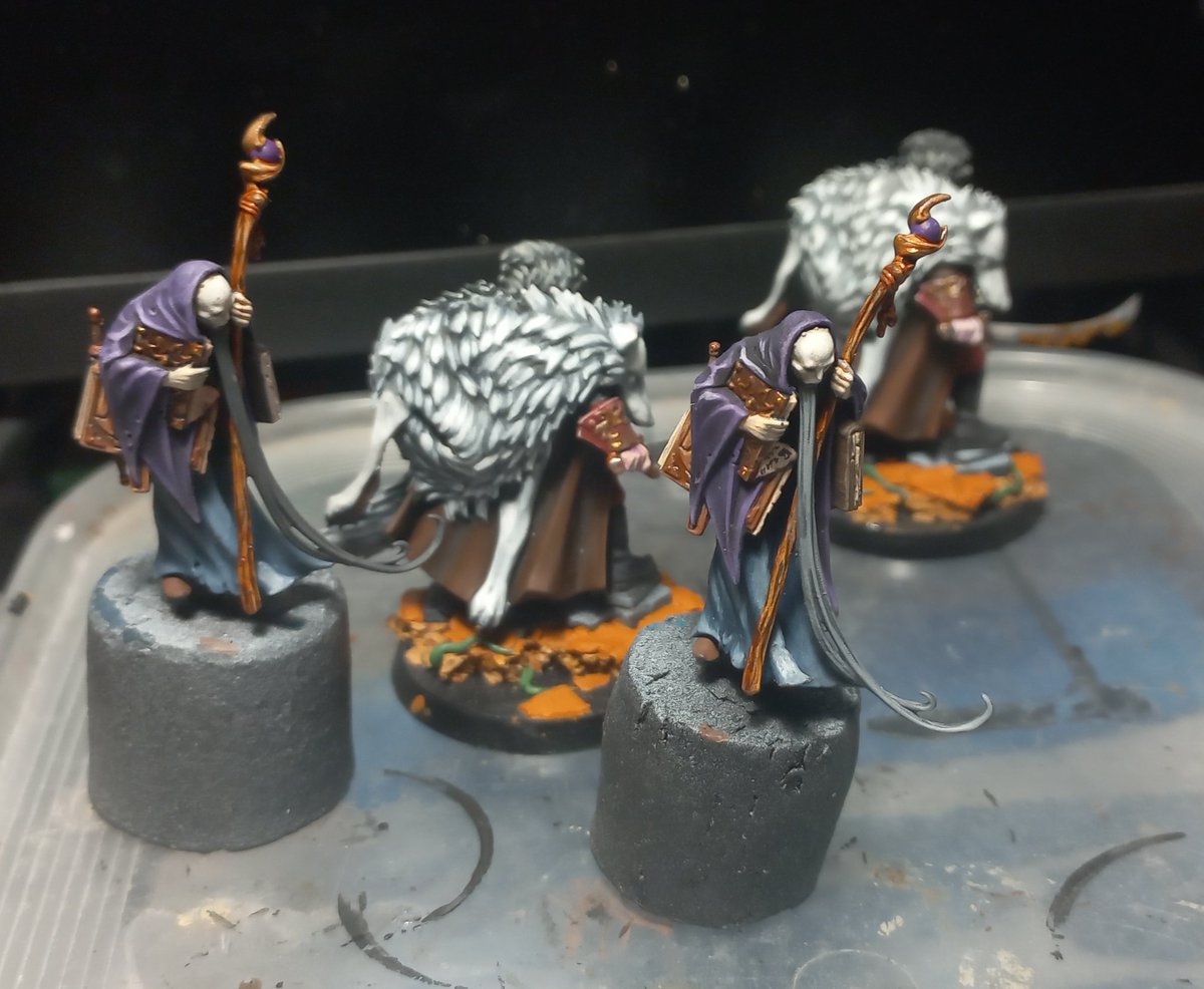 #hobbystreak 1488, working on the book deets, I think it's just paper and magic orb left. Some gnarled roots added to the bases.