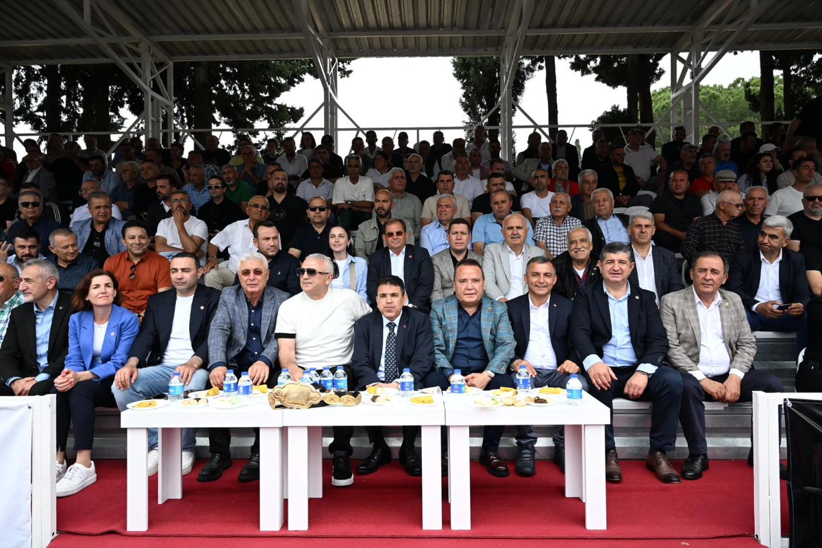 SelimSeyfettin's tweet photo. 2024 yılı Cw Enerji Türkiye Yağlı Güreş Ligi 1. Etabı olan 11. Geleneksel Manavgat Yağlı Güreşleri’nde Başpehlivan olan İsmail Balaban’ı tebrik ediyorum.
Organizasyonda emeği geçen herkese teşekkür ediyorum.
#Yağlıgüreş #Güreş #Pehlivan #Manavgat #Antalya #cwenerji #TGGF https://t.co/PTVIi1IlPo