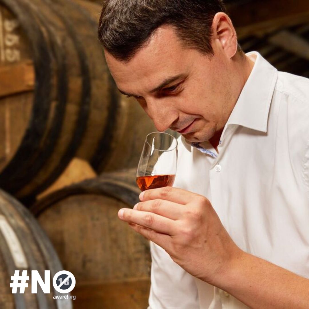 Unlock the full flavor experience with these 3 essential tips:

🥃 Pour a splash of cognac into a tumbler and give it a swirl.
👃 Hold the glass to your nose and immerse yourself in the delightful aromas.
👄 Take a slow sip and enjoy.

What notes are revealed at each step?