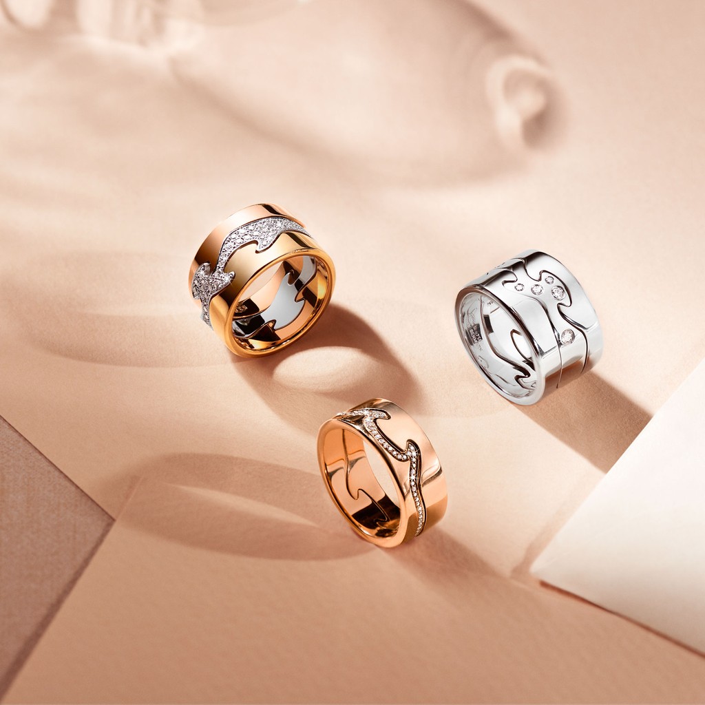 A 90s creation by Danish textile designer Nina Koppel, the iconic Fusion ring boasts a truly unique design. Interlocking into countless combinations, Fusion becomes a true personal signature. Georg Jensen is available at our Banbury showroom or online (bit.ly/3Pxxo1r).