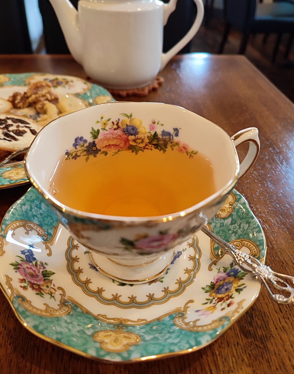 Tea room Orange Pekoeさんにてティータイム🫖
杉並区高円寺南にある紅茶専門店です。

紅茶はネパール #ジュンチヤバリ 茶園
2024 Himalayan Spring🌿

ヴィクトリアケーキもスコーンなども美味しいです💕
春摘み紅茶と相性がよくて大満足でした！

#ジュンチャバリ #茶好連 #木漏れ日のお茶会