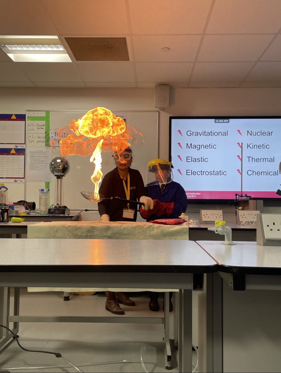 Thrilled to host @Ri_Science at @HansonAcademy for an electrifying 'Energy Live' show! Students were amazed by the explosive demonstrations!🧪👩‍🔬

To read more⬇️
ow.ly/Vv2z50Ri7uj

#STEM #ScienceEducation