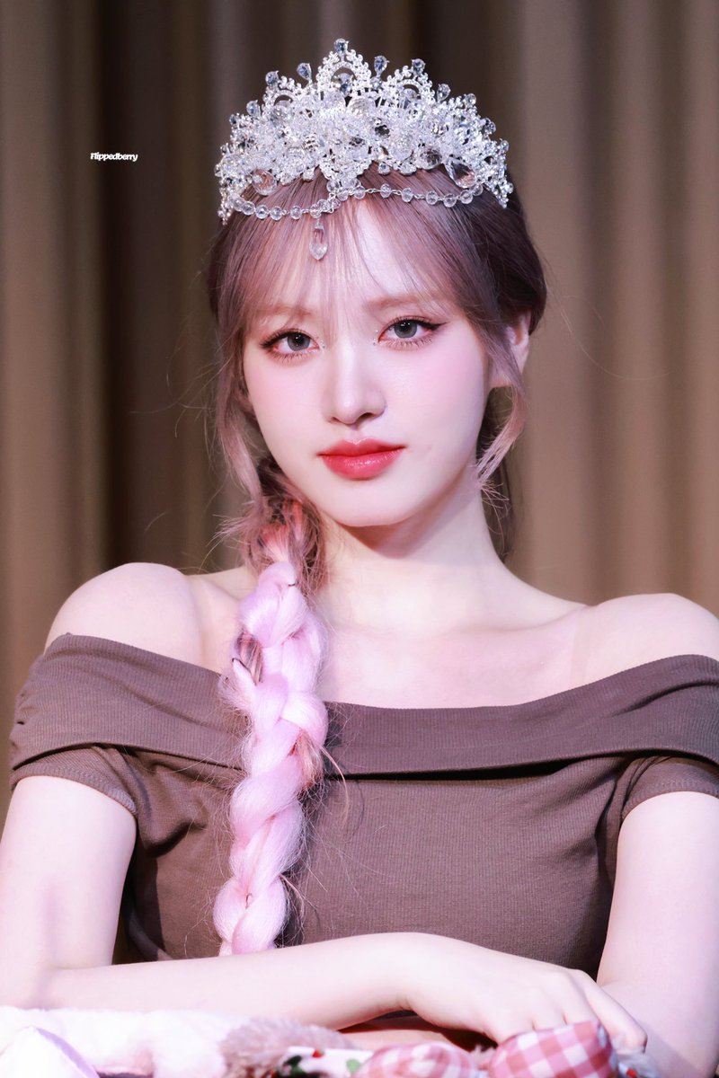 Le_Fearnot__'s tweet photo. ホントに一国の女王様やん💐 https://t.co/bIWwhfef6E