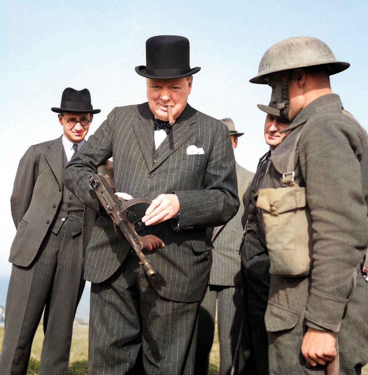 Winston Churchill with a Tommy Gun during an inspection near Hartlepool in 1940. #winstonchurchill #1940s #hartlepool #tommygun #ww2 #wwII