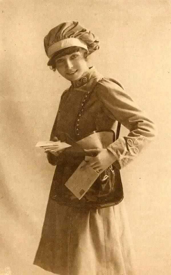 Postwoman, 1910s.