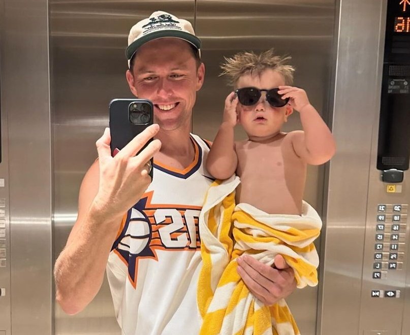 Trent Boult with his son. ❤️

- The most wholesome picture!