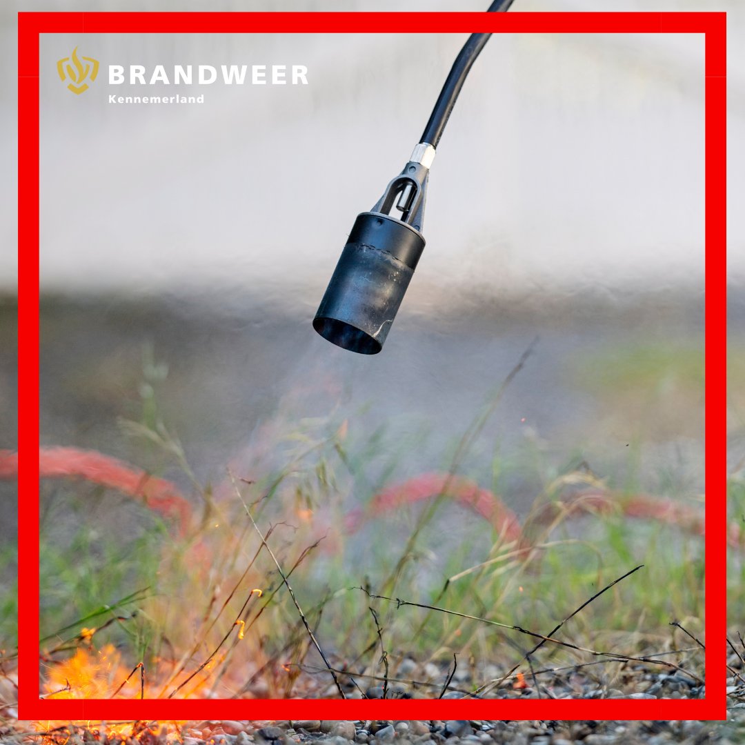 Moet jij nog onkruid verwijderen, voordat de zomer eraan komt ☀️🌼? Doe dit dan veilig, want onkruid wegbranden kan makkelijk een brand veroorzaken. Lees hoe je dit op een veilige manier doet op obi41.nl/bdjx49h6

#brandweerkennemerland #brandveiligleven #groenevingers #VRK