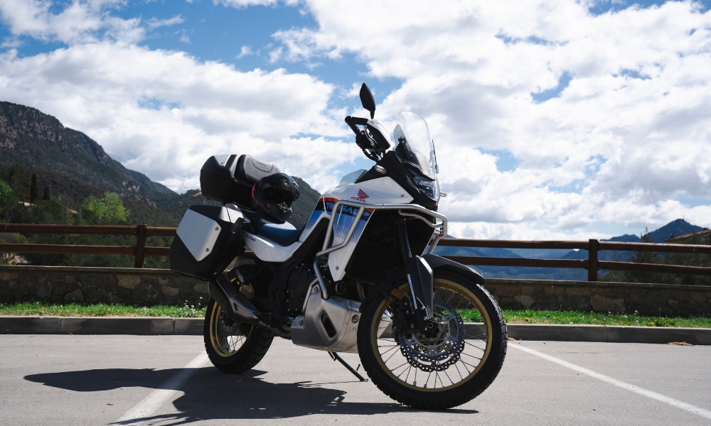 🏍️ En la primera #RutaRACC en moto de esta nueva temporada nos vamos de viaje a la Bonaigua con la Honda Transalp 750. ¿Quieres descubrir qué más pasó? ¡Hubo sorpresa climatológica! ❄️☃️ 👇 racc.es/blog/moto/aven…