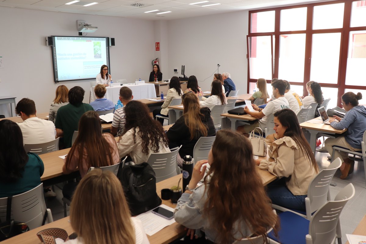 Hospital San Juan de Dios del Aljarafe (@hsjd_aljarafe) on Twitter photo 📸Hoy nuestra directora de #Enfermería María Magdalena de Tovar Fernández ha participado en la mesa inaugural de las X Jornadas Internacionales de Creatividad y Cuidados #SanJuandeDios <a href="/cdocenteSJD/">Campus Docente y de Investigación San Juan de Dios</a> hablando de gestión de #cuidados sostenibles
#DíaInternacionaldelaEnfermería #ODS 📸Hoy nuestra directora de #Enfermería María Magdalena de Tovar Fernández ha participado en la mesa inaugural de las X Jornadas Internacionales de Creatividad y Cuidados #SanJuandeDios <a href="/cdocenteSJD/">Campus Docente y de Investigación San Juan de Dios</a> hablando de gestión de #cuidados sostenibles
#DíaInternacionaldelaEnfermería #ODS
