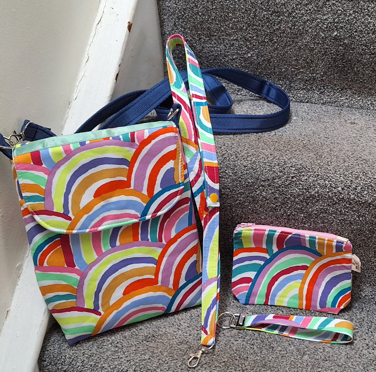 My new idea ... a complete set...
Messenger bag, coin/card pouch, lanyard and key fob.

What are your ideas/advice/guidance etc 

I thought maybe £35 for the set.....
 
#jbmakesnmends #handmadewithlove #handmade