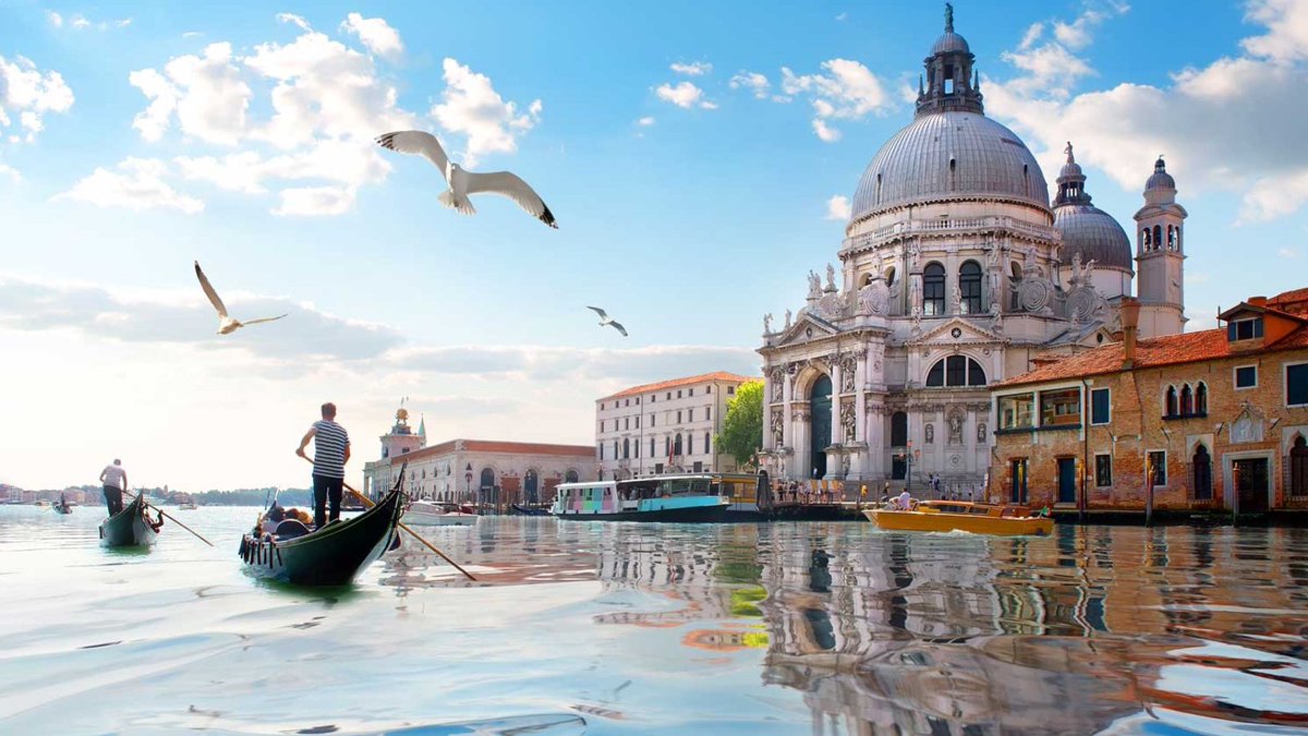 ItalianoToken's tweet photo. #DiscoverItaly with $ITALIANO 🤌🏼🇮🇹
Have you ever been to Venezia?  Built on a group of 126 islands that are separated by expanses of open water and by canals; portions of the city are linked by 472 bridges. The traditional founding is identified on 25 March 421. https://t.co/0QfROAb1Z0