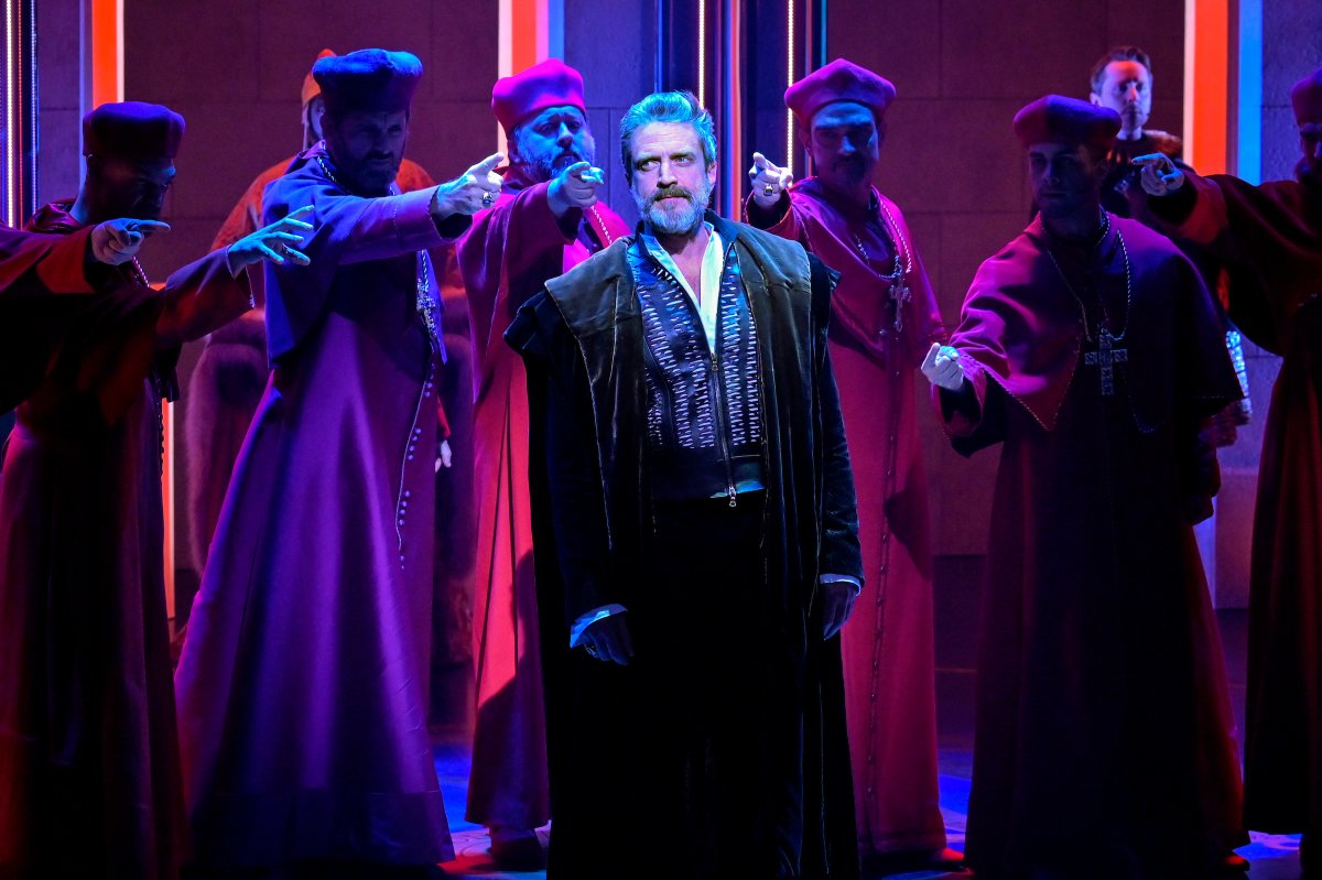 Raúl Esparza leads the new world premiere of Galileo: A Rock Musical at Berkeley Rep! 

Take a look at production photos and get tickets: theatermania.com/shows/californ…

📸 Kevin Berne