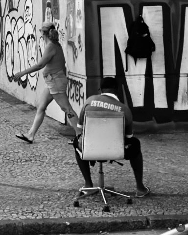 #photography #blackwhite #streetphotografy #fotografía #monochrome #pb #noir #photo #blackwhitephoto #thepeoplewemet #streetfps #Shotoniphone #fotografiapretoebranco #fotografíaurbana #fotografiaartistica #fotografiaamateur #nftphotograph #nftcommunity