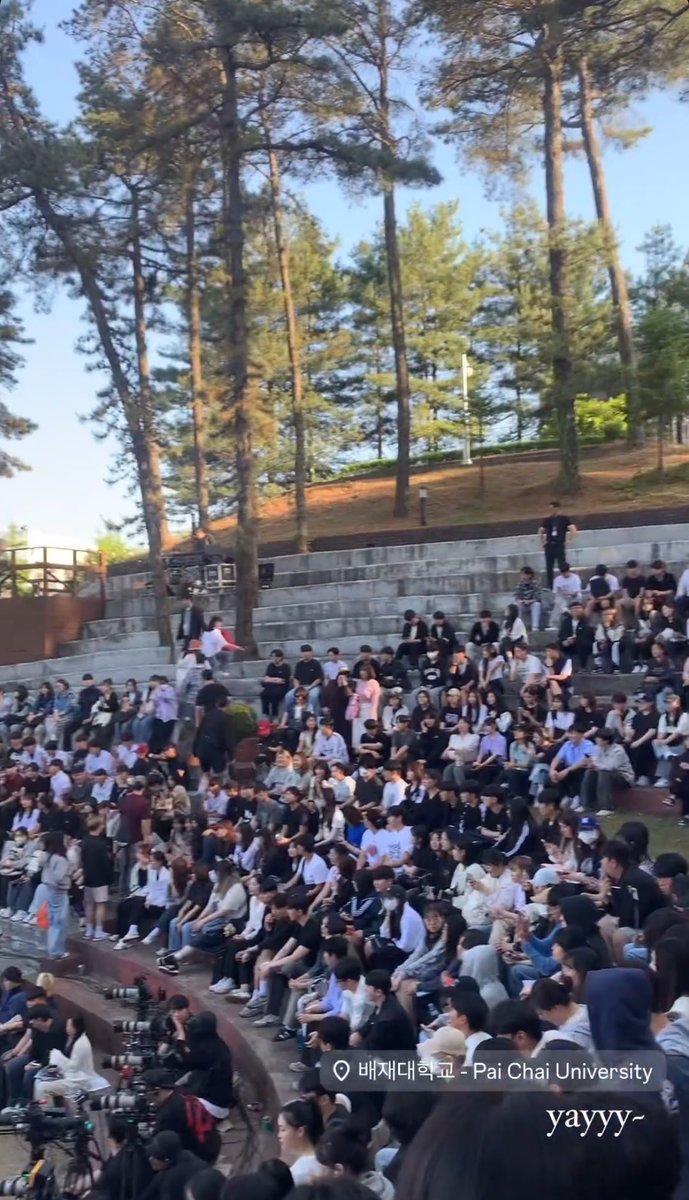 Look at the huge crowd at Pai Chai University for SBS: The First Listen. 🥹

*credits to the owner of the photos.
#방예담 #BANGYEDAM #イェダム