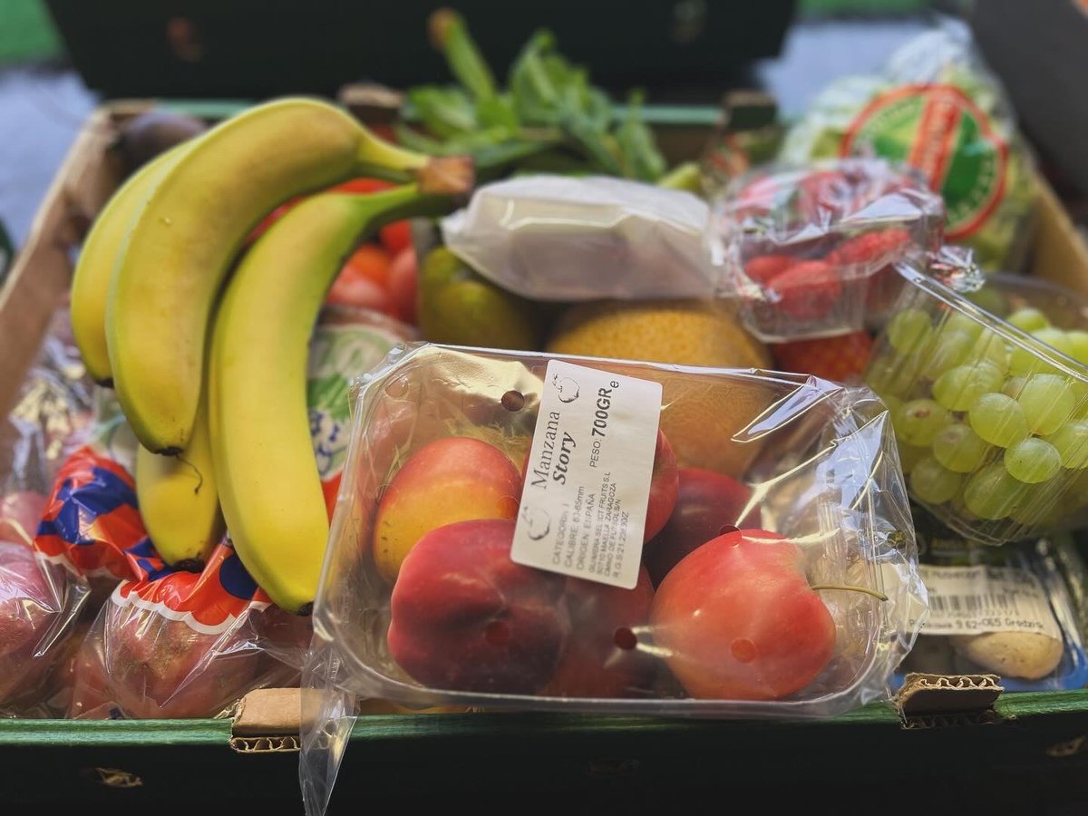 Damian’s pulled a fantastic  box out of the bag this week, just in time for the wonderful weather🤣🦆☔️🌦️
We’ve got some amazing produce incuded in our £20 boxes💗
They are unbeatable in quality and value for money 😁😁😁😁😁😁😁😁😁😁
What’s not to like🩷
Pls message to book😁