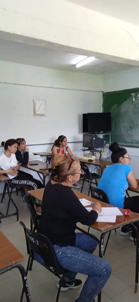 Se desarrolla Asamblea de Trabajadores Ejemplares donde se selecciona la joven Yaimarian Moreno Ávila para realizar el crecimiento al Partido.
#educaciónpuertopadre
#CubaMined